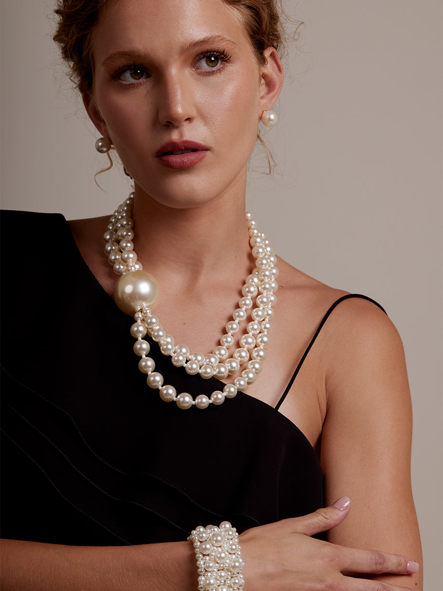 Collar Necklace with Oversized Pearl