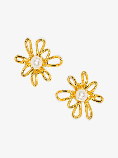 Pearl Daisy Stud Earring