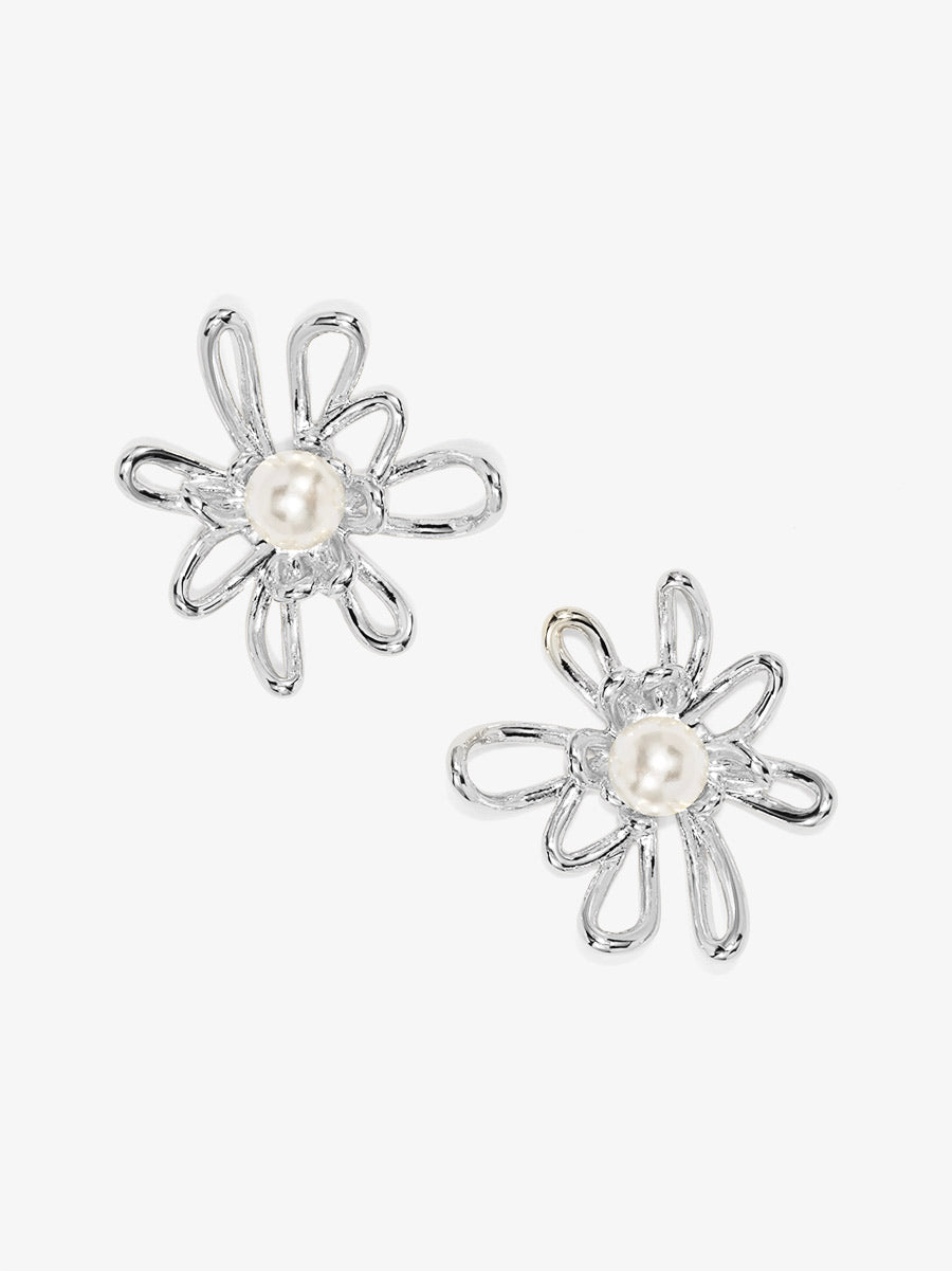Pearl Daisy Stud Earring