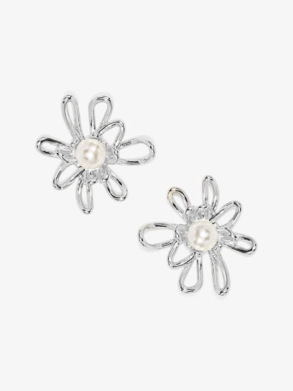 Pearl Daisy Stud Earring