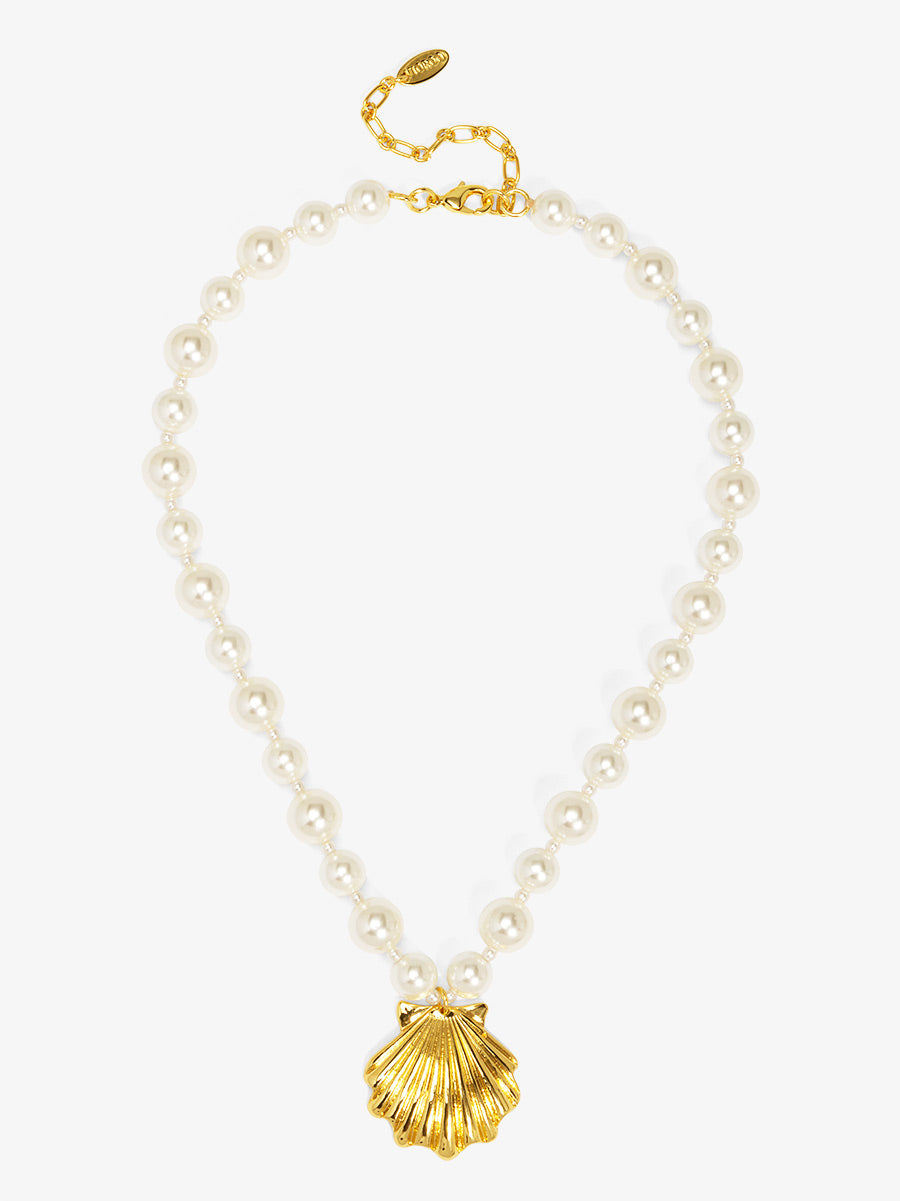 Scallop Pendant Pearl Necklace